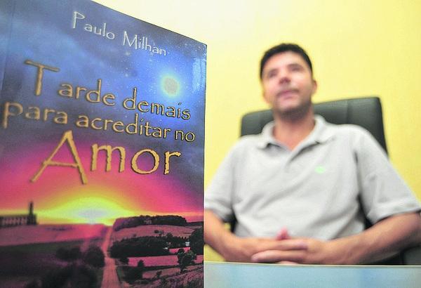 'Tarde demais para acreditar no amor' é o primeiro livro do autor - Pedro Negrão