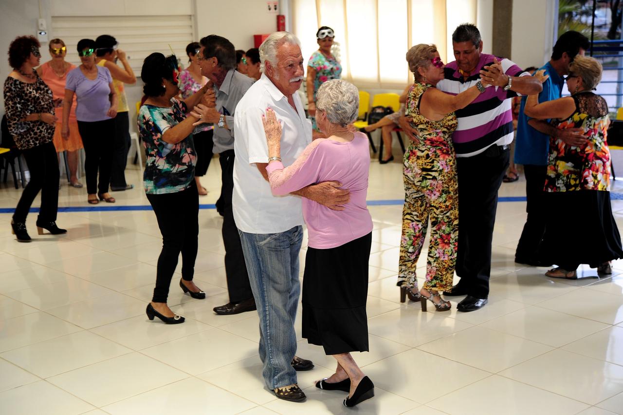 Música dança e animação na semana do idoso 03 10 14 SOROCABA E