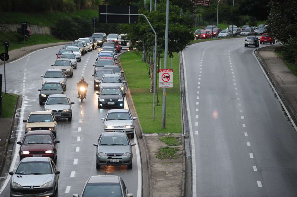 Veículos placa final 4 devem ser licenciados no mês de julho 02