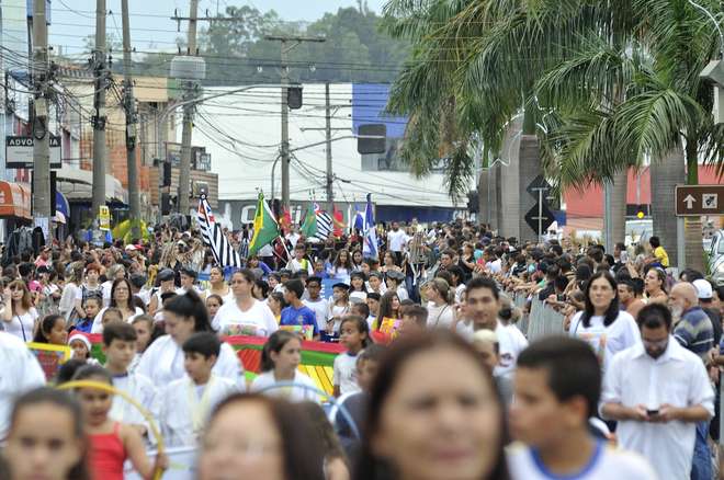 Desfile cívico celebrou os 53 anos de emancipação de Votorantim - Jornal Cruzeiro do Sul