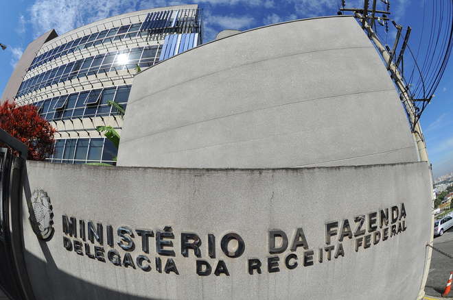 Receita Federal recebe R$ 104 bi em tributos