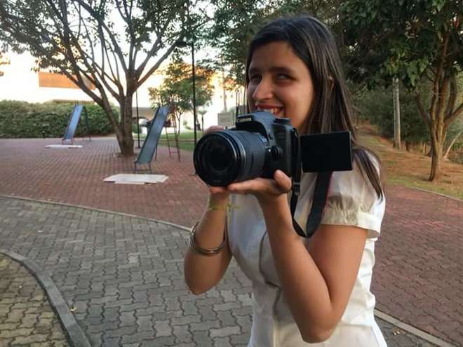 Micheli Correia é a primeira cinegrafista cega do Brasil a produzir documentários - DIVULGAÇÃO