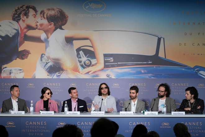 O diretor, David Robert Mitchell, falando em mesa no Festival de Cannes - AFP / LAURENT EMMANUEL