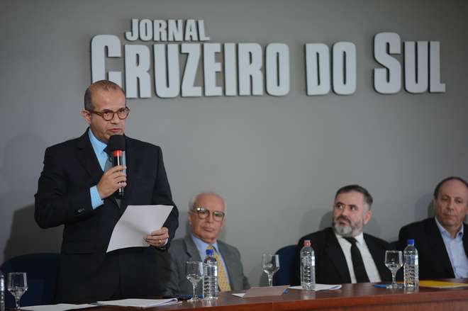 César Ferraz discursa destacando o trabalho dos presidentes que o antecederam - ERICK PINHEIRO