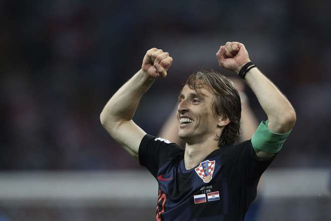 Luka Modric celebra após derrotar a seleção russa nos pênaltis  - AFP