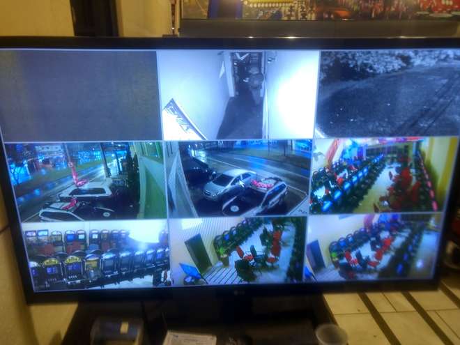 Câmeras monitoravam a entrada e saída de pessoas - DIVULGAÇÃO