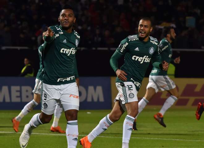 Borja comemora gol no Paraguai - NORBERTO DUARTE / AFP
