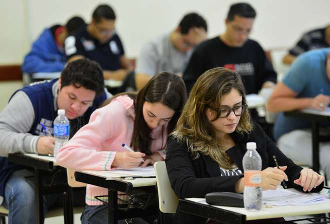 Estudantes têm até o dia 17 para garantir uma vaga na universidade pelo Fies    - ADIVAL B. PINTO/ ARQUIVO JCS (30/06/2013)