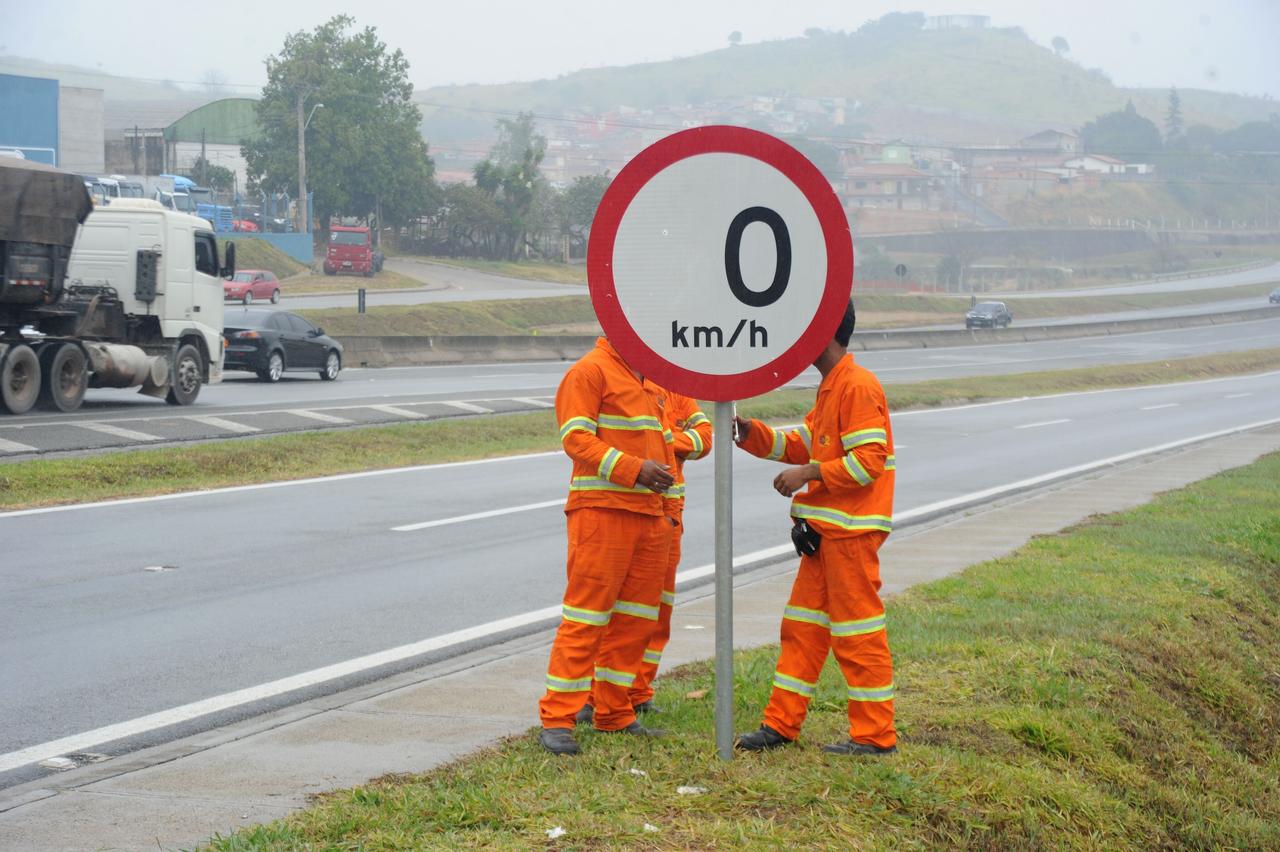 O novo limite de velocidade começa a valer na segunda-feira (24). - 