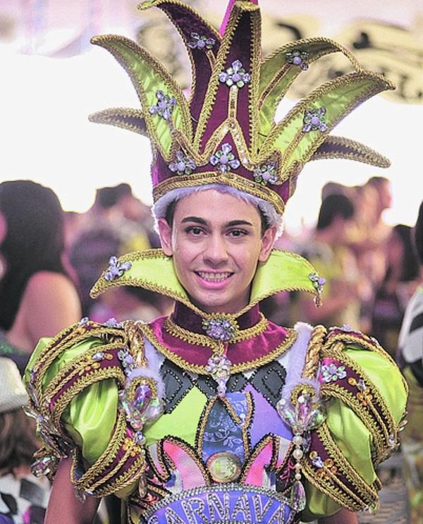 Renato Lazarin, venceu na categoria luxo com a fantasia de Polichinelo - Fotos: Pedro Negrão