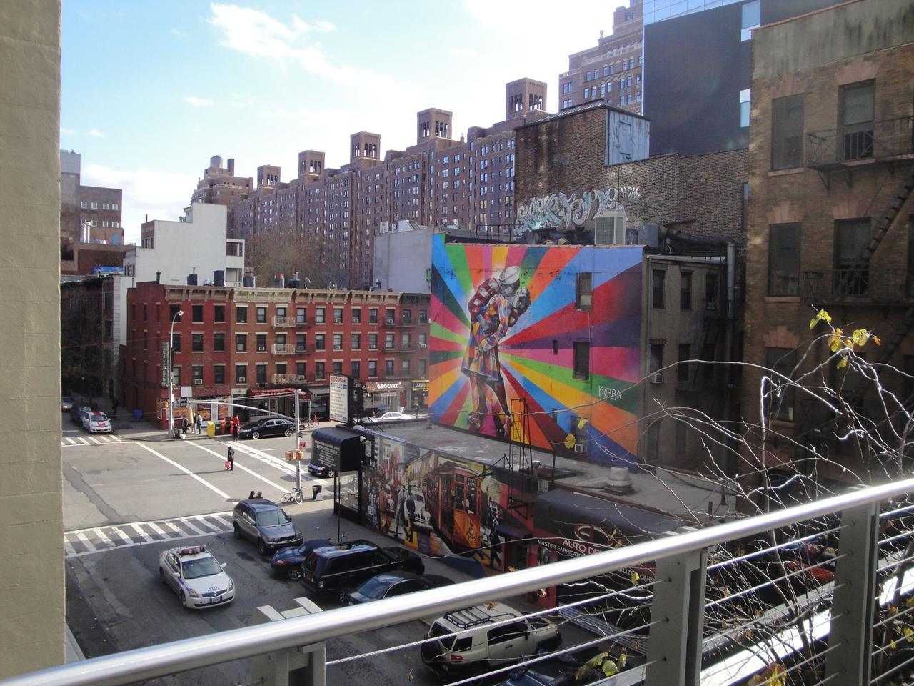 Kobra foi convidado para ilustrar painel em Manhattan: obra inspirada no famoso beijo - 