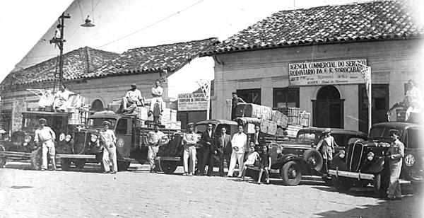 Automóveis alugados para o transporte de mercadorias dos usuários da Estrada de Ferro Sorocabana - Museu Ferroviário Sorocabano