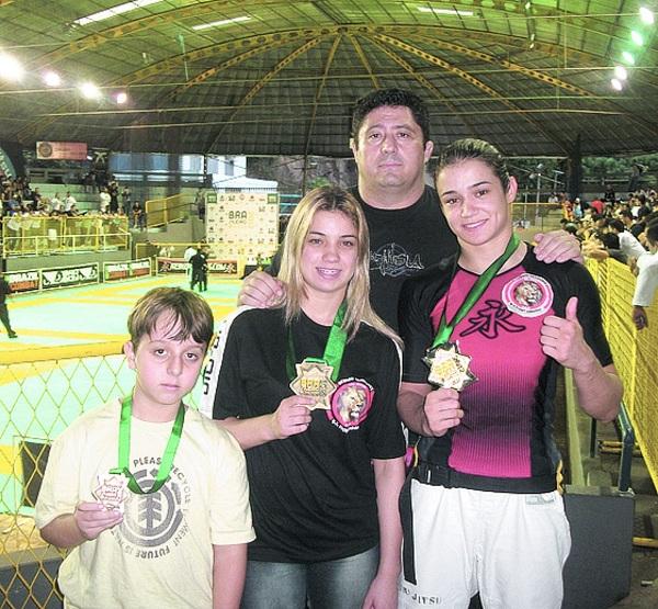 Jovem brasileira se torna primeira atleta da história a ganhar tríade  mundial no Jiu Jitsu - GAZ - Notícias de Santa Cruz do Sul e Região