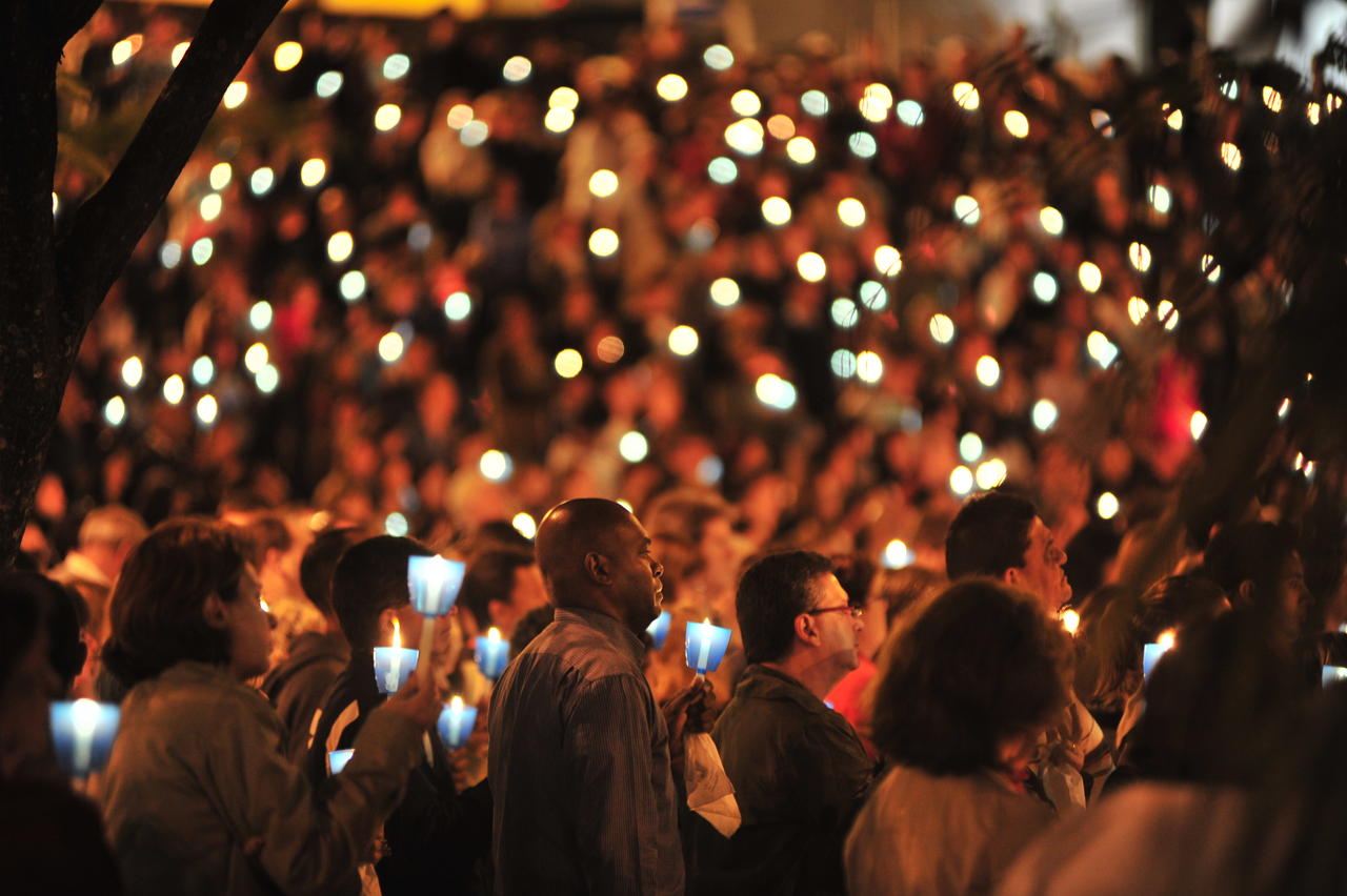 Procissão homenageia Nossa Senhora de Fátima - 14/05/12 