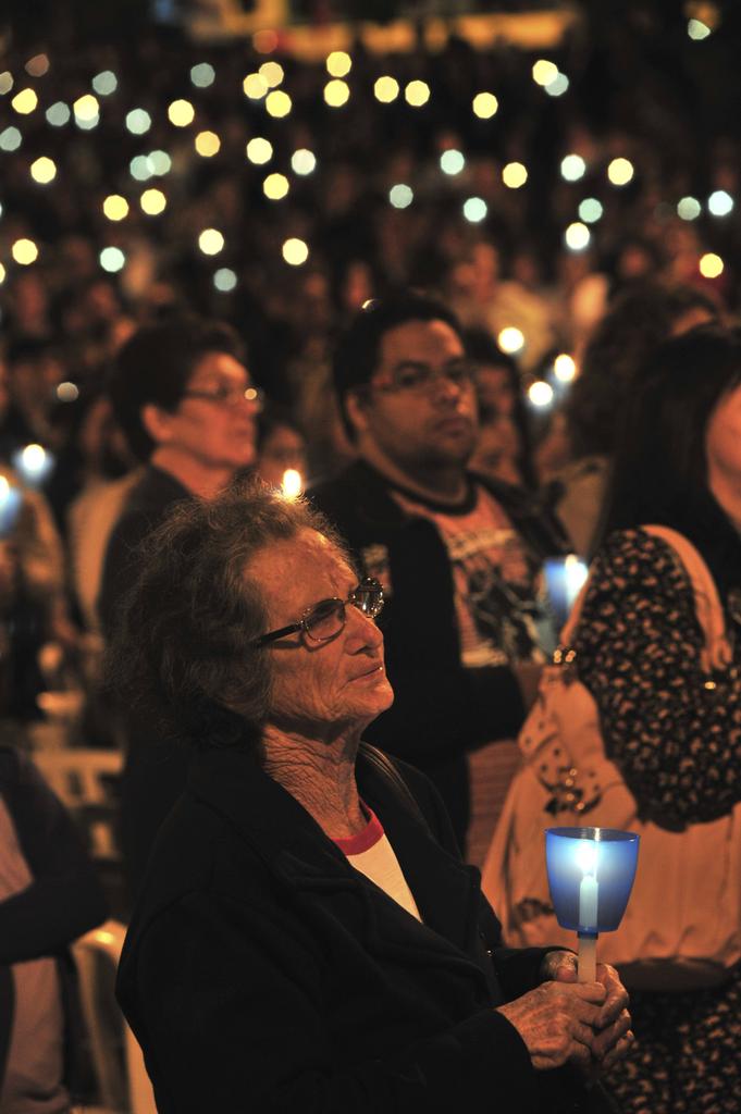 Procissão homenageia Nossa Senhora de Fátima - 14/05/12 