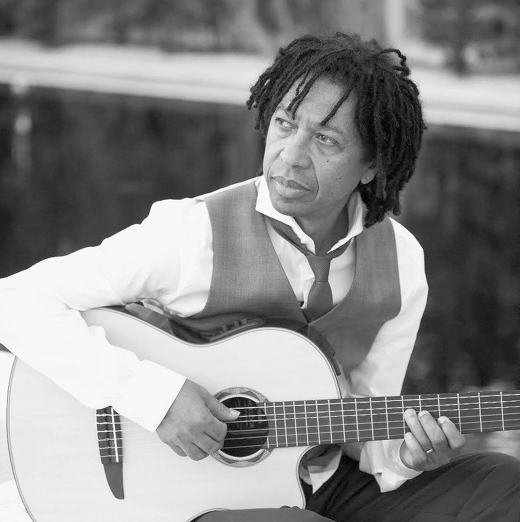 Djavan apresenta seu novo disco 