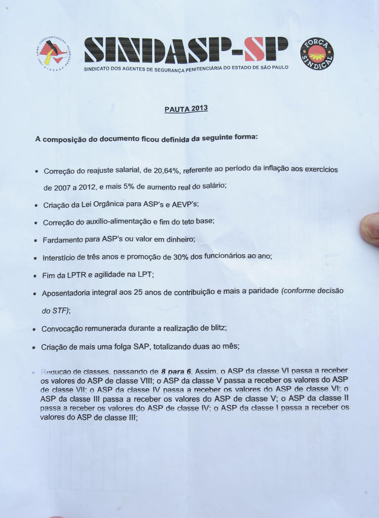 Em Iperó, os agentes protestam também contra a lotação da unidade prisional - Emídio Marques