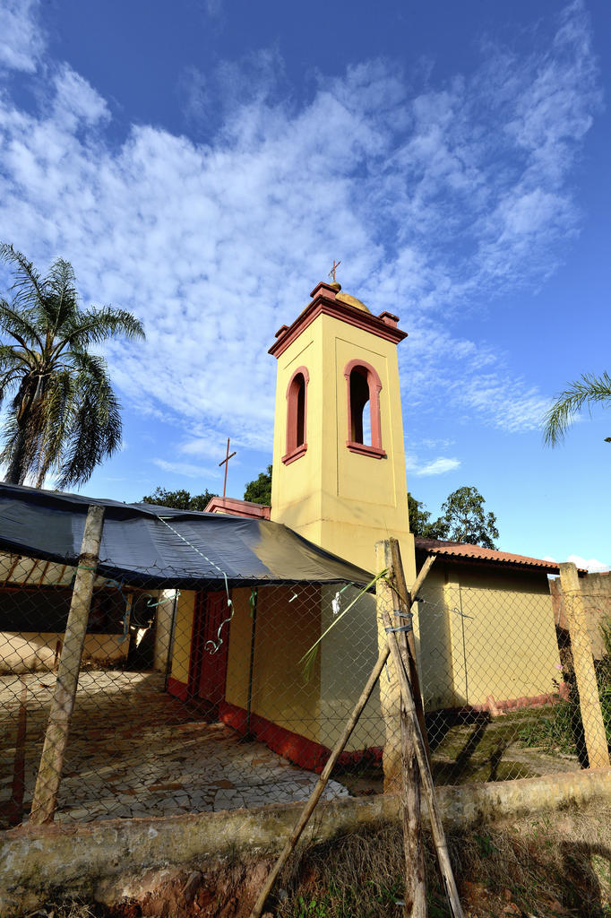A igreja do bairro foi construída por mão de obra escrava e atrás dela era um cemitério - Aldo V. Silva