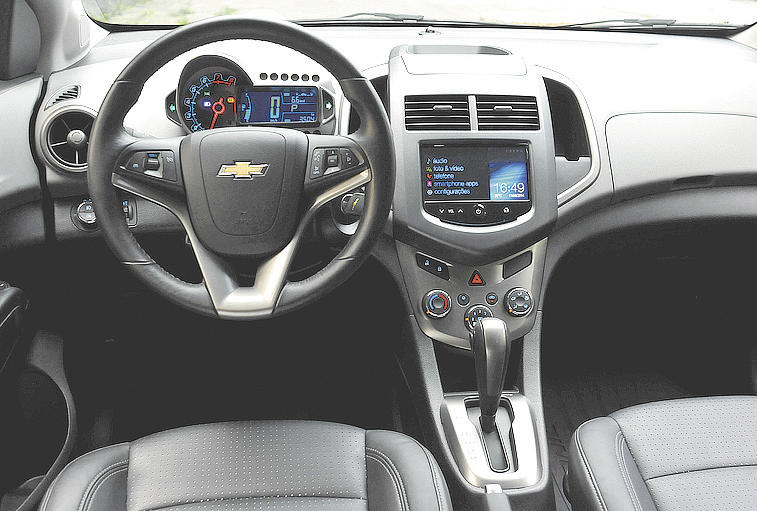 Chevrolet Sonic 2014 ganha sistema MyLink e novas cores