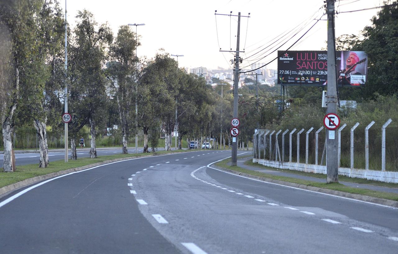 Avenida Engenheiro Carlos Reinaldo Mendes, no Alto da Boa Vista - Adival B. Pinto