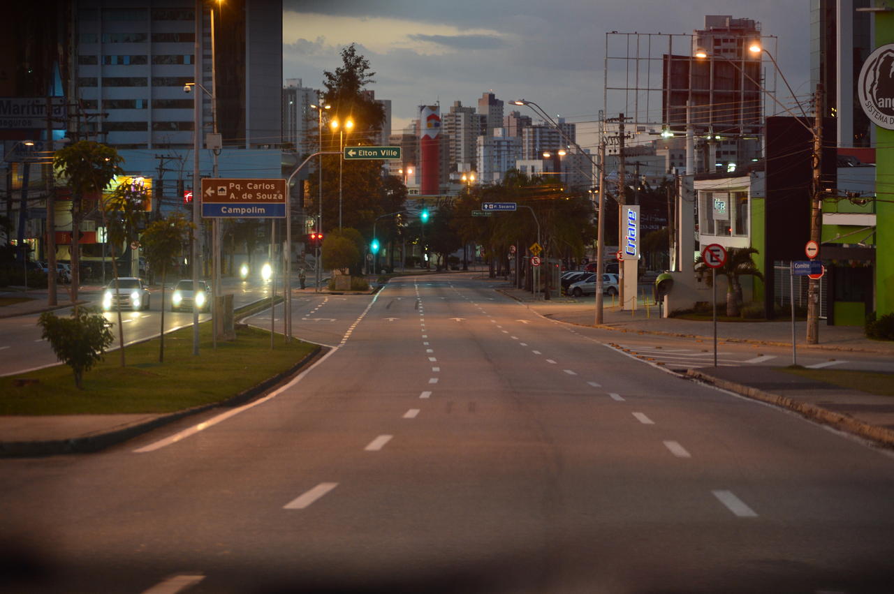 Avenida Antonio Carlos Cômitre - Adival B. Pinto