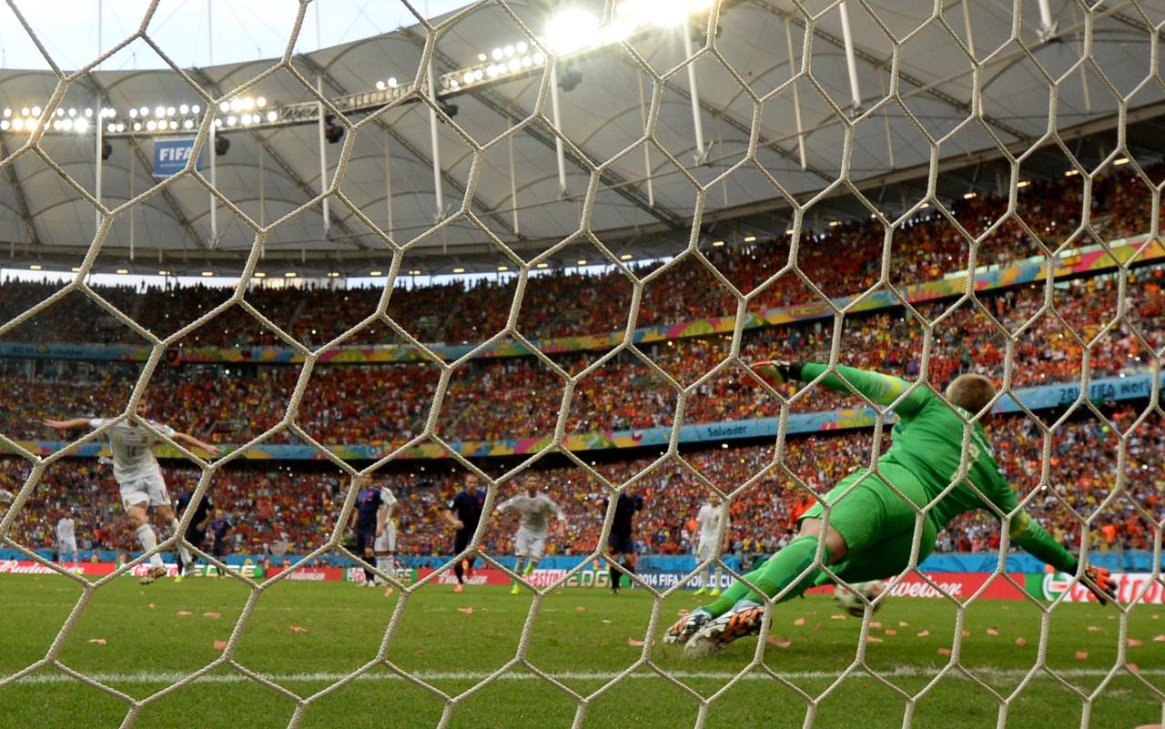 Holanda surpreende e vence Espanha com goleada humilhante - Placar