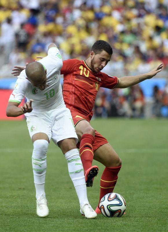 os jogadores belgas tiveram dificuldade para se livrar da marcação da Argélia - AFP / Martin Buerau