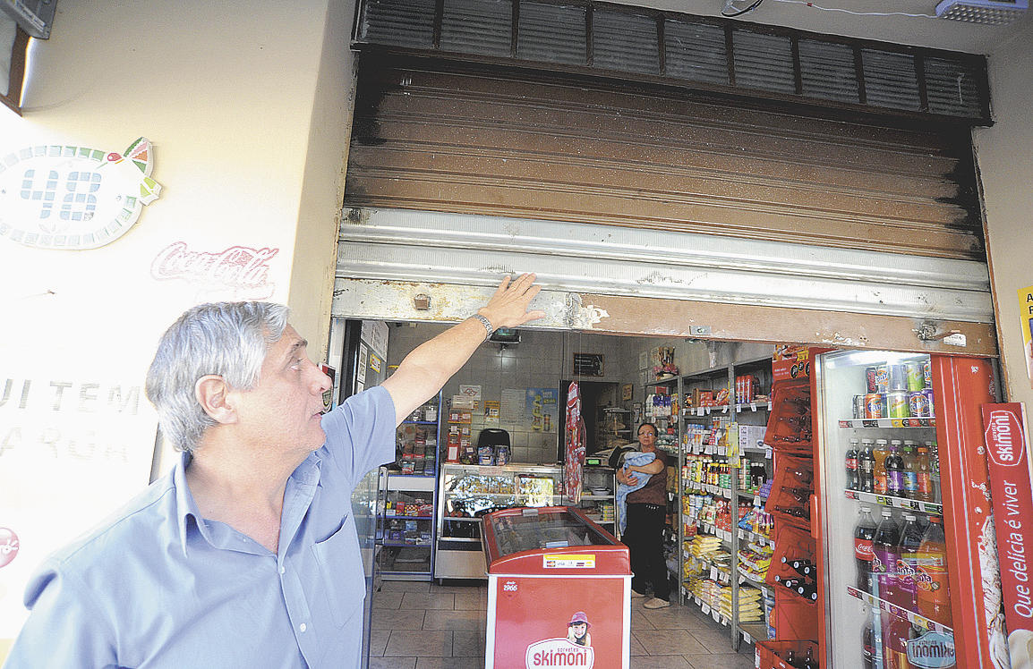 Travestis incomodam moradores e comerciantes em rua do Mangal - 20/06/14 -  SOROCABA E REGIÃO - Jornal Cruzeiro do Sul