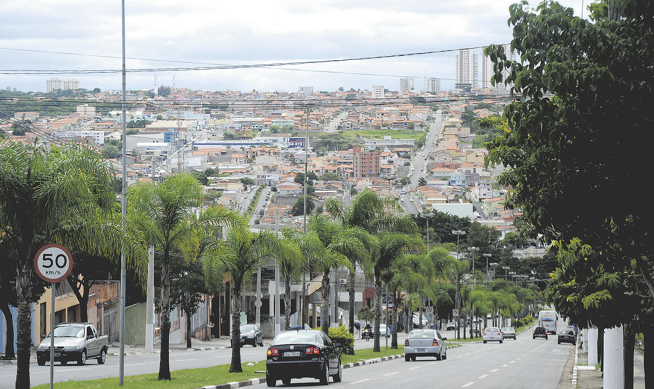 O IBGE estima que 116.706 pessoas vivem na cidade, o que representa um aumento de sete vezes, ou 586%, em 51 anos - FÁBIO ROGÉRIO