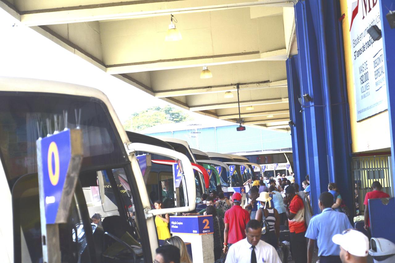 Passageira filma adolescentes usando drogas em ônibus da linha Campolim -  12/01/15 - SOROCABA E REGIÃO - Jornal Cruzeiro do Sul