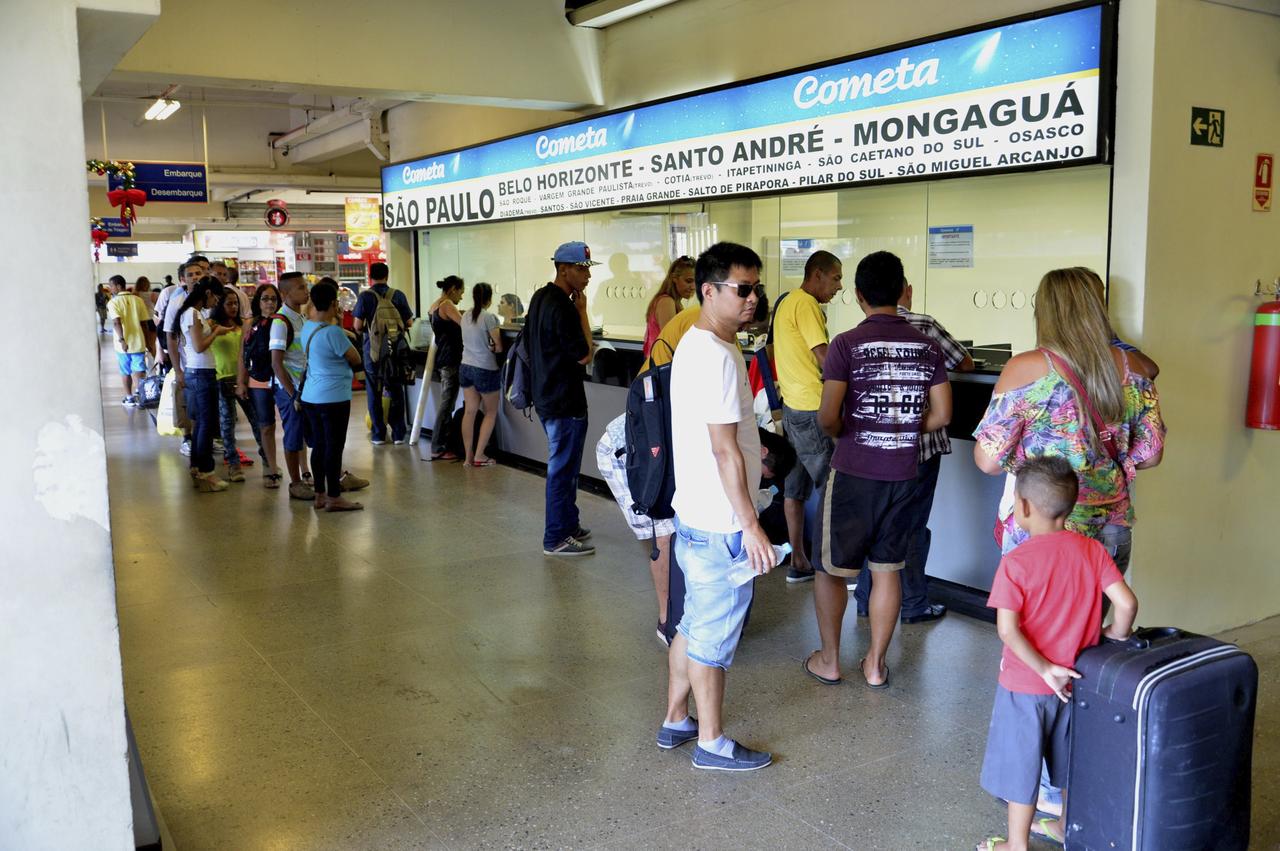 Passageira filma adolescentes usando drogas em ônibus da linha Campolim -  12/01/15 - SOROCABA E REGIÃO - Jornal Cruzeiro do Sul