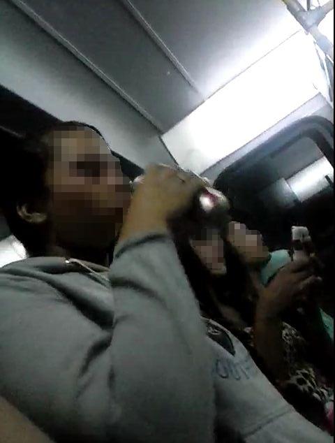 Passageira filma adolescentes usando drogas em ônibus da linha Campolim -  12/01/15 - SOROCABA E REGIÃO - Jornal Cruzeiro do Sul