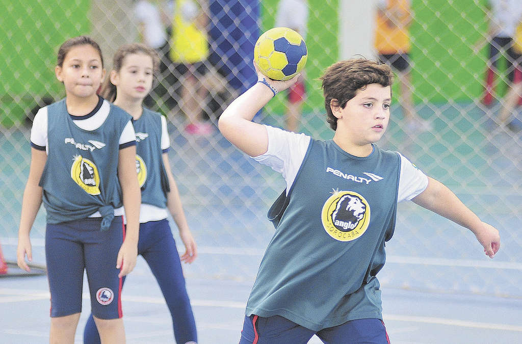 HD SportsComplex - Olha que legal o jogo da Escola de Futebol MZM Sports  desta tarde aqui na HD Sport Center. Jogo misto de meninas e meninos. Show  de bola! Lembrete: Para