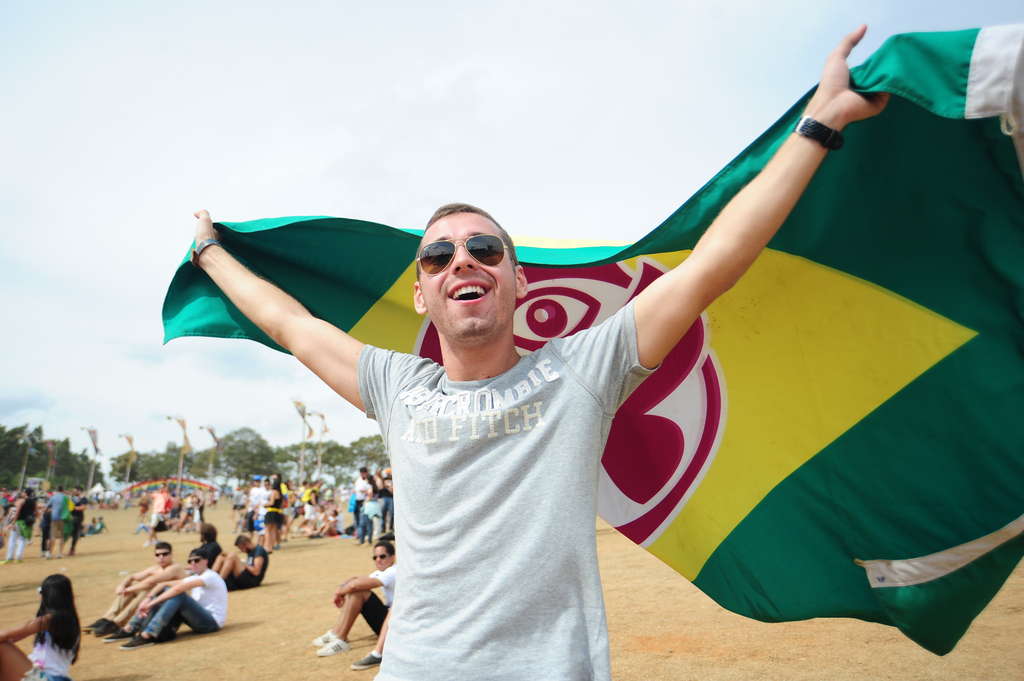 Muitos fãs da música eletrônica deixaram para chegar mais tarde para conferir as atrações mais esperadas, que se apresentam à noite - LUIZ SETTI