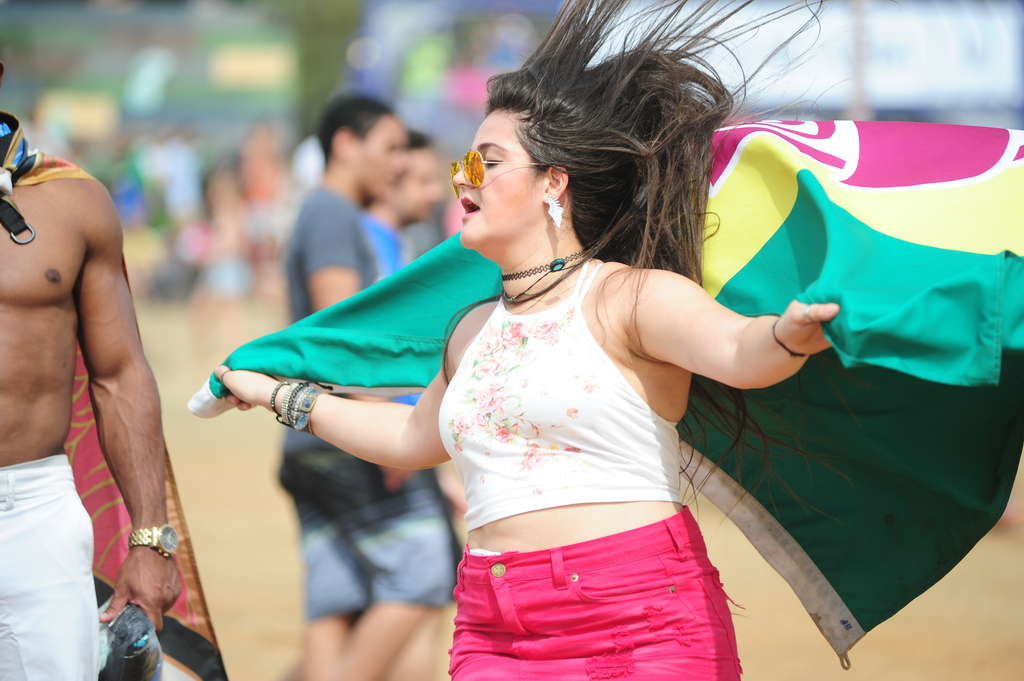  Muitos fãs da música eletrônica deixaram para chegar mais tarde para conferir as atrações mais esperadas, que se apresentam à noite - LUIZ SETTI