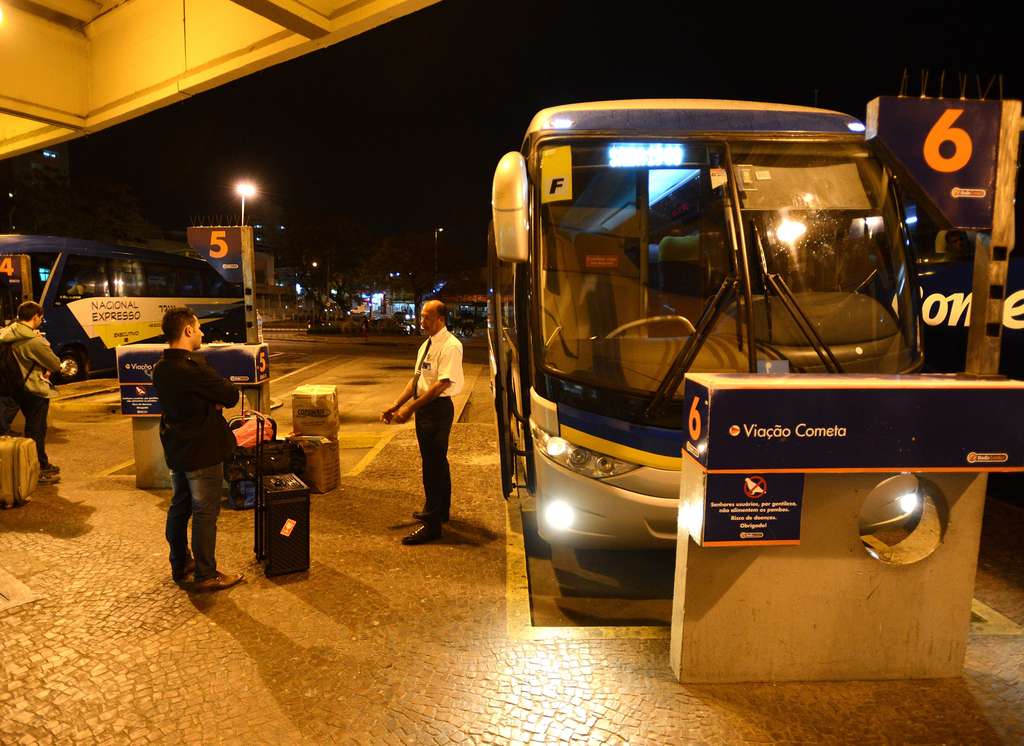 Passageira filma adolescentes usando drogas em ônibus da linha Campolim -  12/01/15 - SOROCABA E REGIÃO - Jornal Cruzeiro do Sul