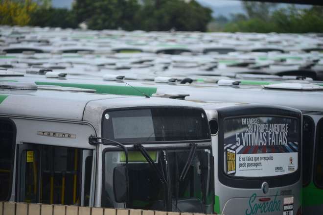 Passageira filma adolescentes usando drogas em ônibus da linha Campolim -  12/01/15 - SOROCABA E REGIÃO - Jornal Cruzeiro do Sul