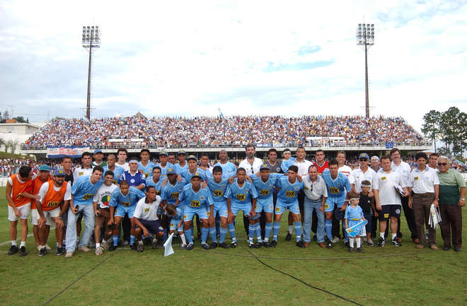 A equipe que conquistou a Copa Estado de SP, atual Copa Paulista - EMÍDIO MARQUES / ARQUIVO JCS