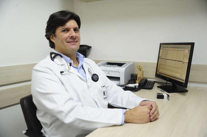 Daniel dos Santos: alongamentos ajudam na prevenção - EMÍDIO MARQUES