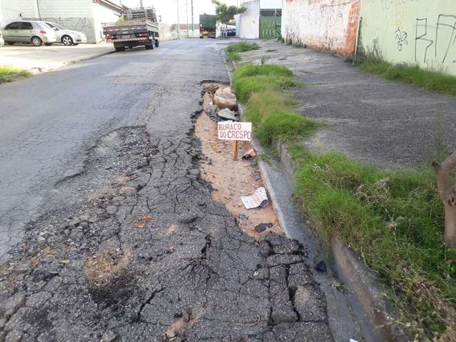 Buraco incomoda moradores na Vila Formosa - CORTESIA