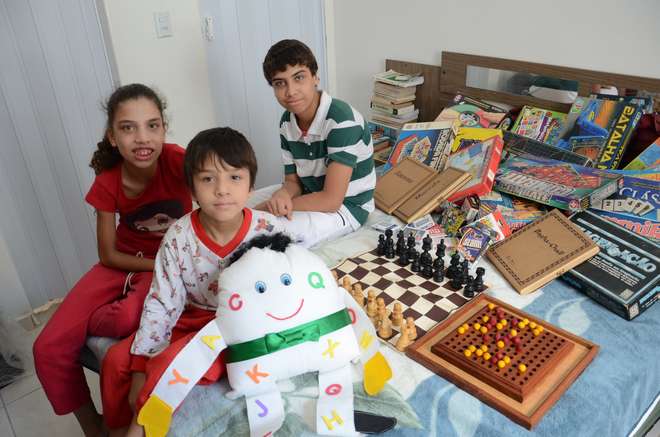 NE1, 'Ala da Dama' leva xadrez para crianças, jovens e mulheres, no Recife