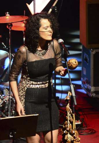 Vocalista Karine Aguiar - FÁBIO ROGÉRIO