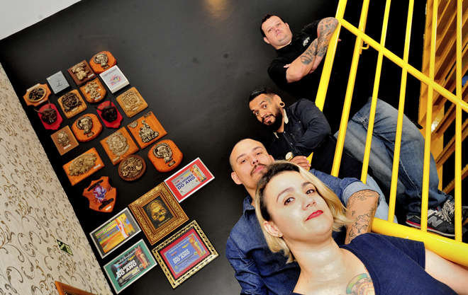 Patrícia, Julio, Robson e Leandro colecionam histórias sobre sobre tatuagens - EMÍDIO MARQUES