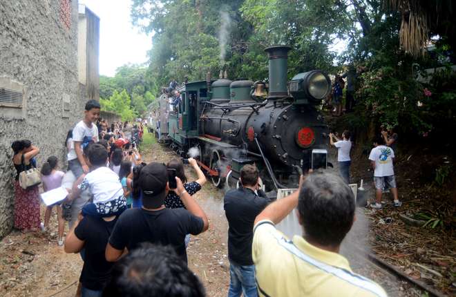 Passagem da Locomotiva 58 foi festejada em Votorantim - FÁBIO ROGÉRIO