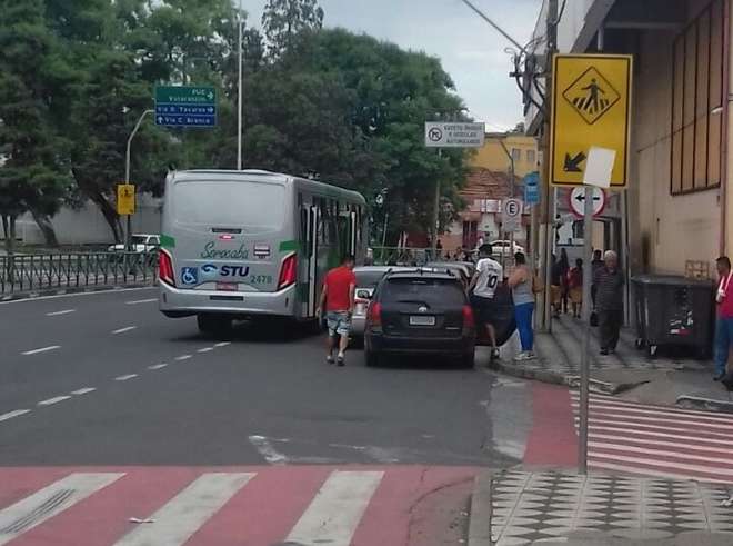 Estacionar em ponto de ônibus