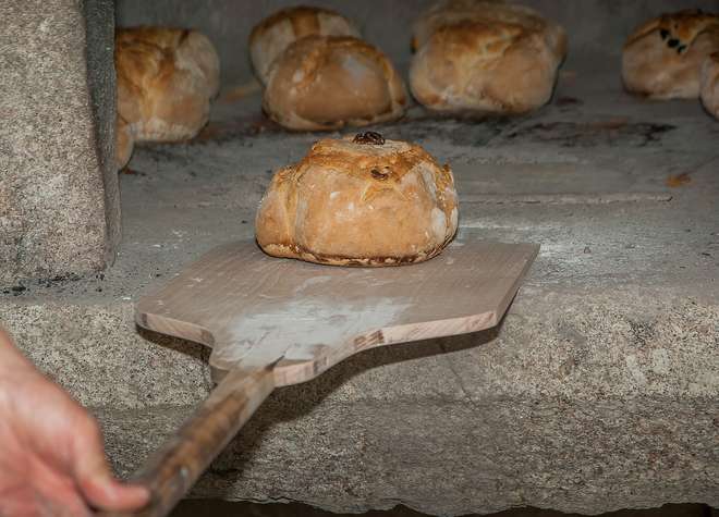 Da boca do forno: as superpadarias de hoje preparam inúmeras variedades de pães, além do francês, o preferido do brasileiro - Arquivo