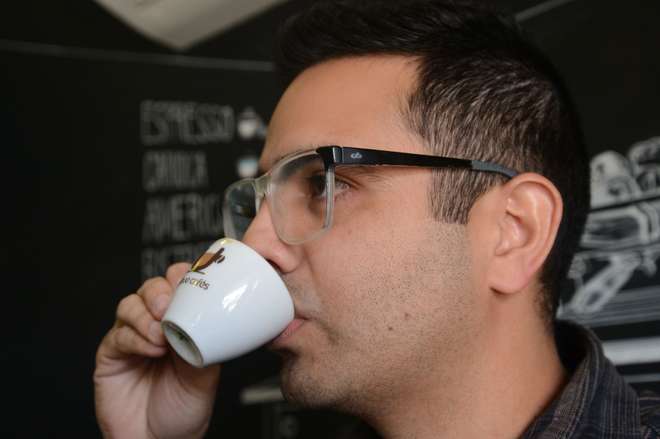 Brasileiro gosta do cafezinho em diferentes modos de preparo - FÁBIO ROGÉRIO