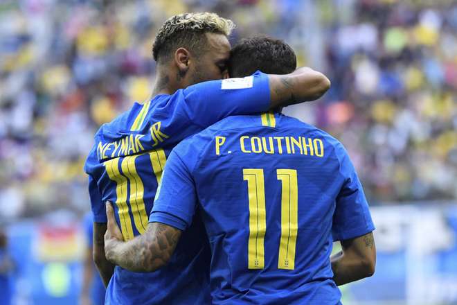 Philippe Coutinho e Neymar marcaram nos acréscimos finais - CHRISTOPHE SIMON/AFP