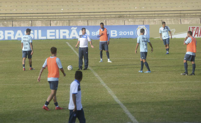 Marquinhos Dias orientou um treino na segunda, no CIC, e ontem no CT do Corinthians alagoano - FÁBIO ROGÉRIO