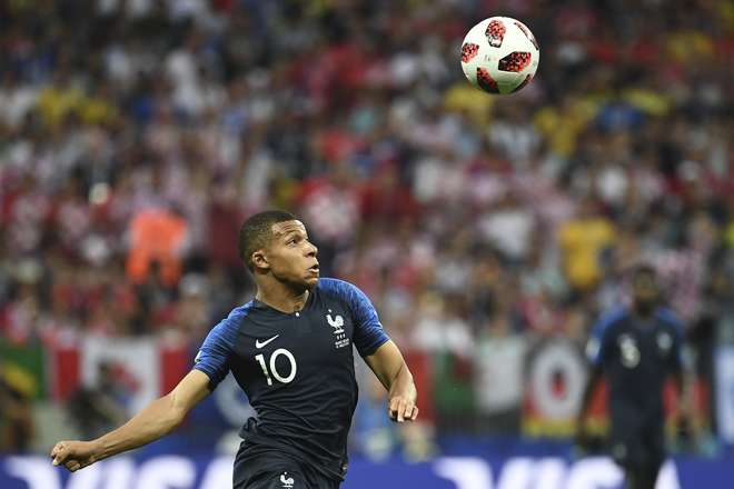 Mbappé fez história ao marcar o quarto gol da vitória da França - FRANCK FIFE / AFP
